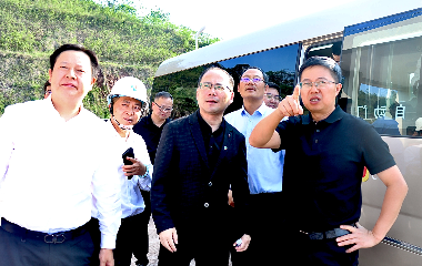 宜賓市南溪區(qū)委書記、南溪經(jīng)開區(qū)黨工委書記劉剛率隊調(diào)研遠(yuǎn)東宜賓智能產(chǎn)業(yè)園
